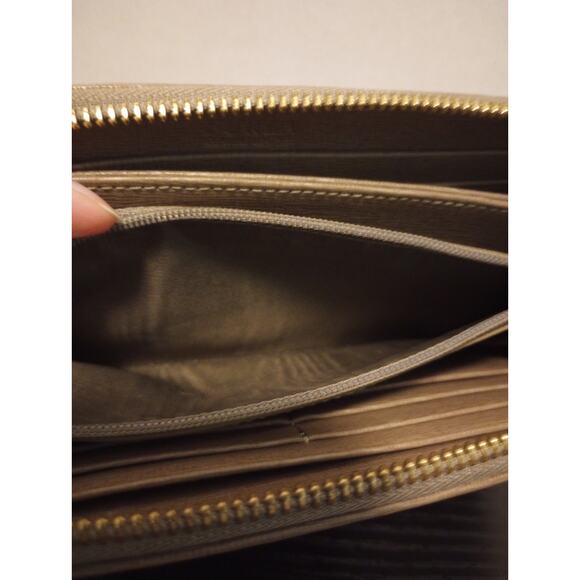 Furla‎ Tan Long Wallet Excellent Condition zip around - Picture 10 of 13